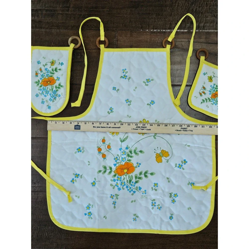 RARE VTG 77 Cottagecore Corning Ware Wild Flower Quilted Apron-Pot Holder Set 3